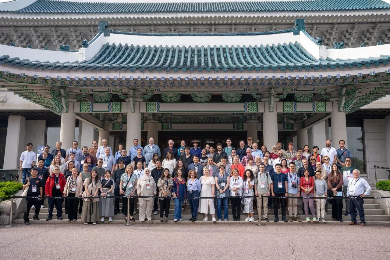 Photograph: Seoul, and two Armenian tasks, 2025